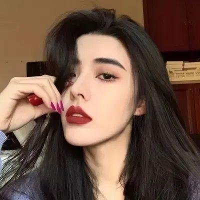 「再见」中的女人